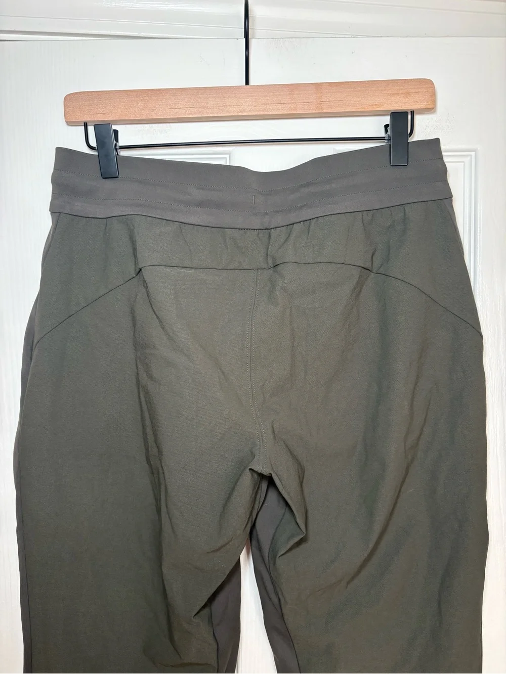 Athleta Headlands Hybrid Trek Mid Rise Jogger Mountain Olive 8P